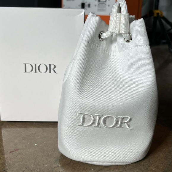 NEW Dior Beauty White Embroidered Bucket Bag with Box Limited Edition 2025 - Picture 6 of 6